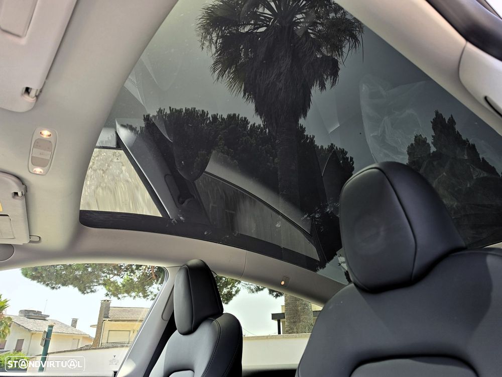 Tesla Model Y Long Range Dual Motor AWD - 11