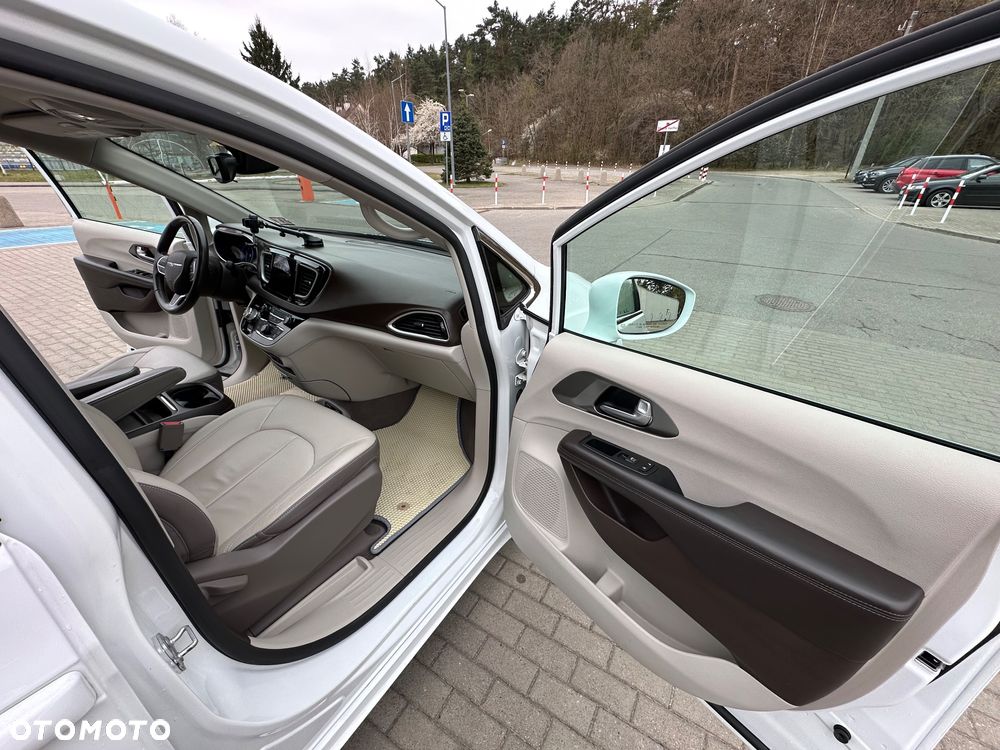 Chrysler Pacifica - 24