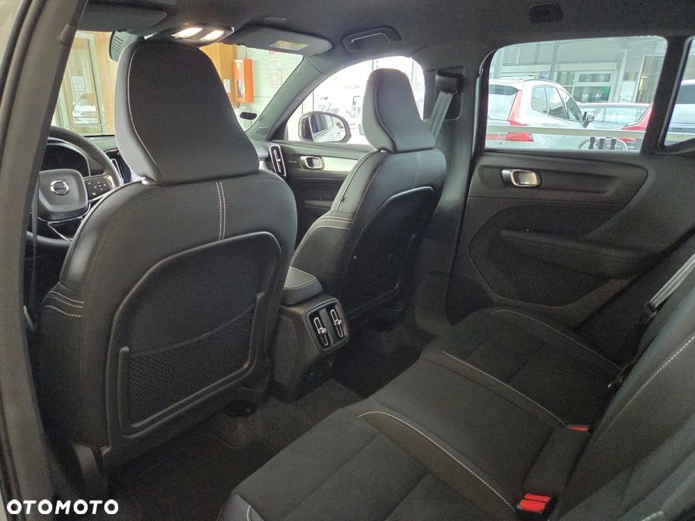 Volvo XC 40 B4 AWD Plus Dark - 22