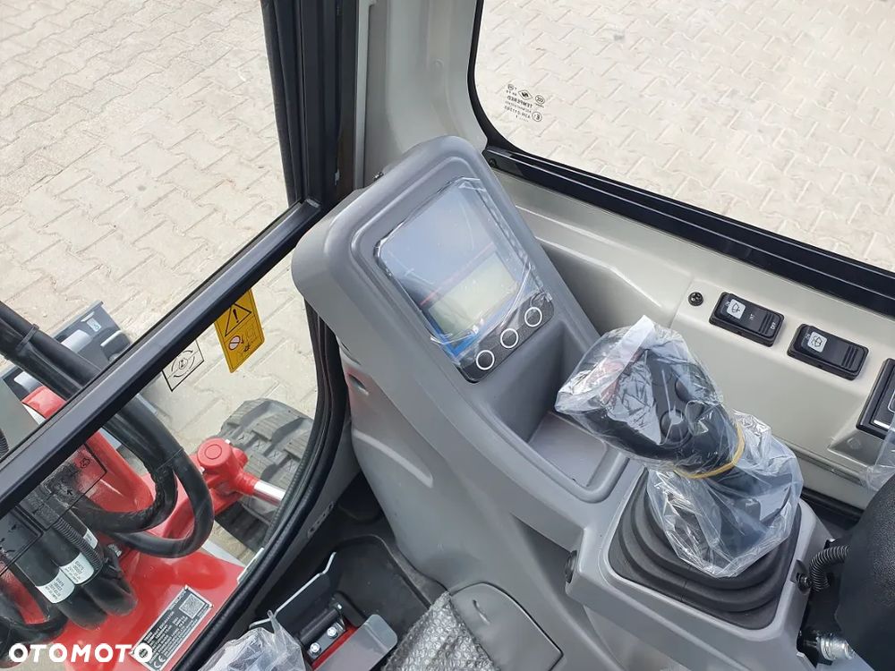 Takeuchi TB225 - V0 - 17