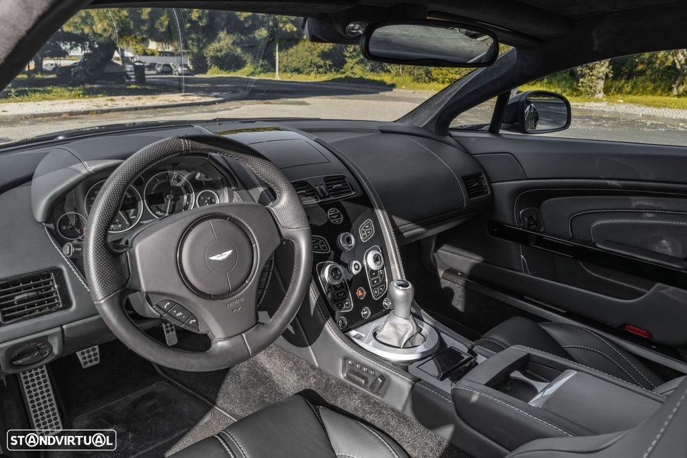 Aston Martin Vantage Coupe - 14