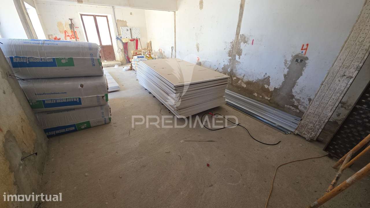 Moradia Renovada T2 com Terreno de 725 m² – São Marcos da Serra - Grande imagem: 3/8