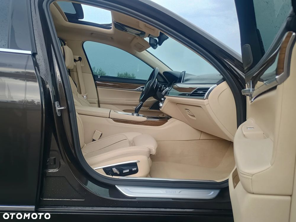 BMW Seria 7 740Li - 10