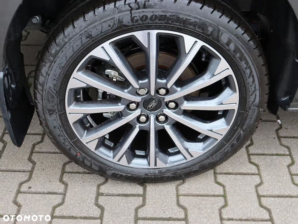 Ford Tourneo Custom - 11