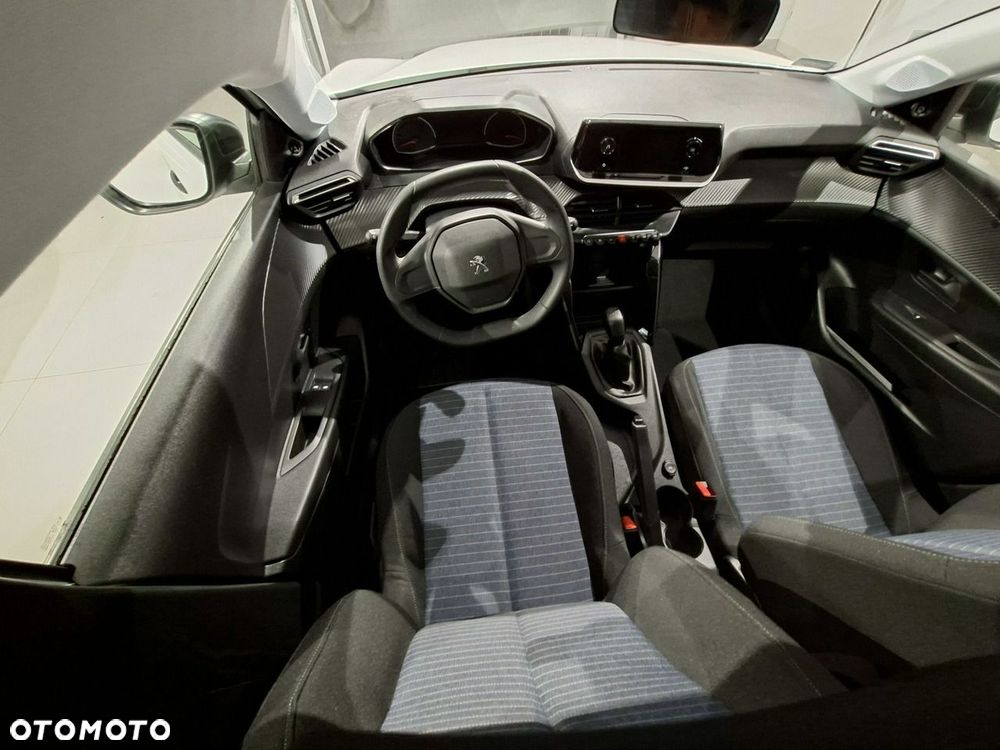 Peugeot 208 - 17