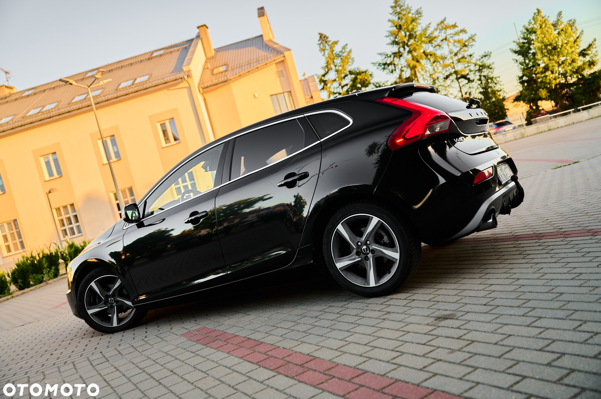 Volvo V40 D2 R-Design - 4