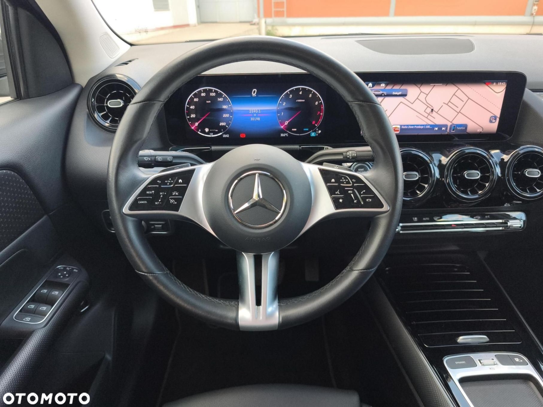 Mercedes-Benz GLA - 14
