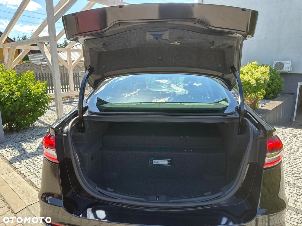 Ford Mondeo 2.0 Hybrid Titanium - 23
