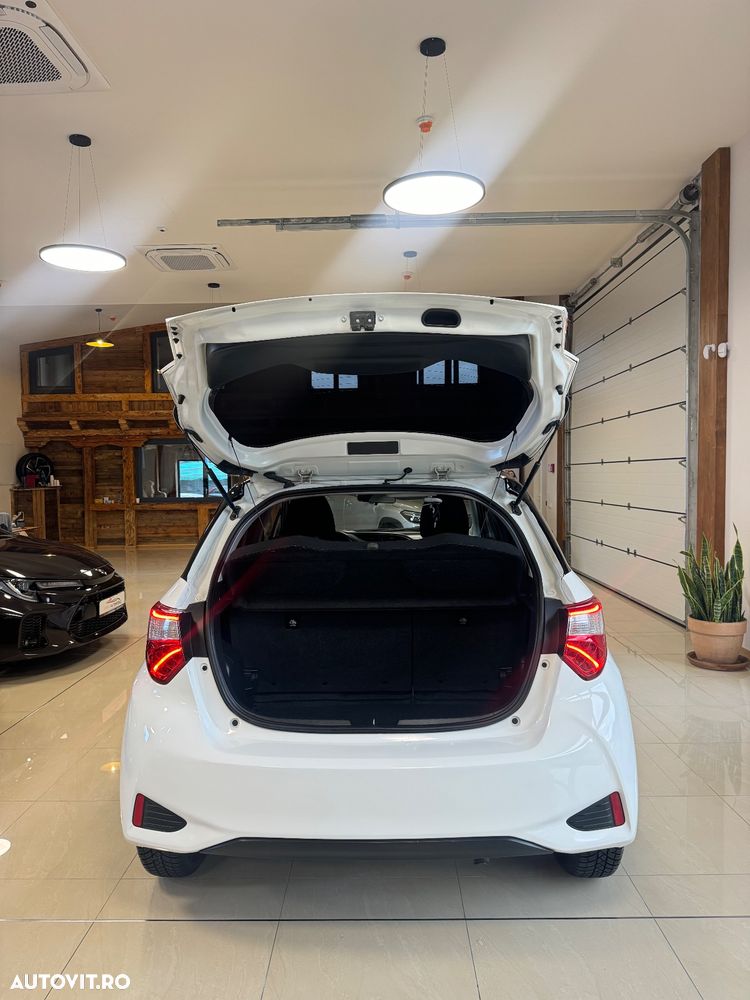 Toyota Yaris 1.5 VVT-i HSD Bi-Tone G&B - 34