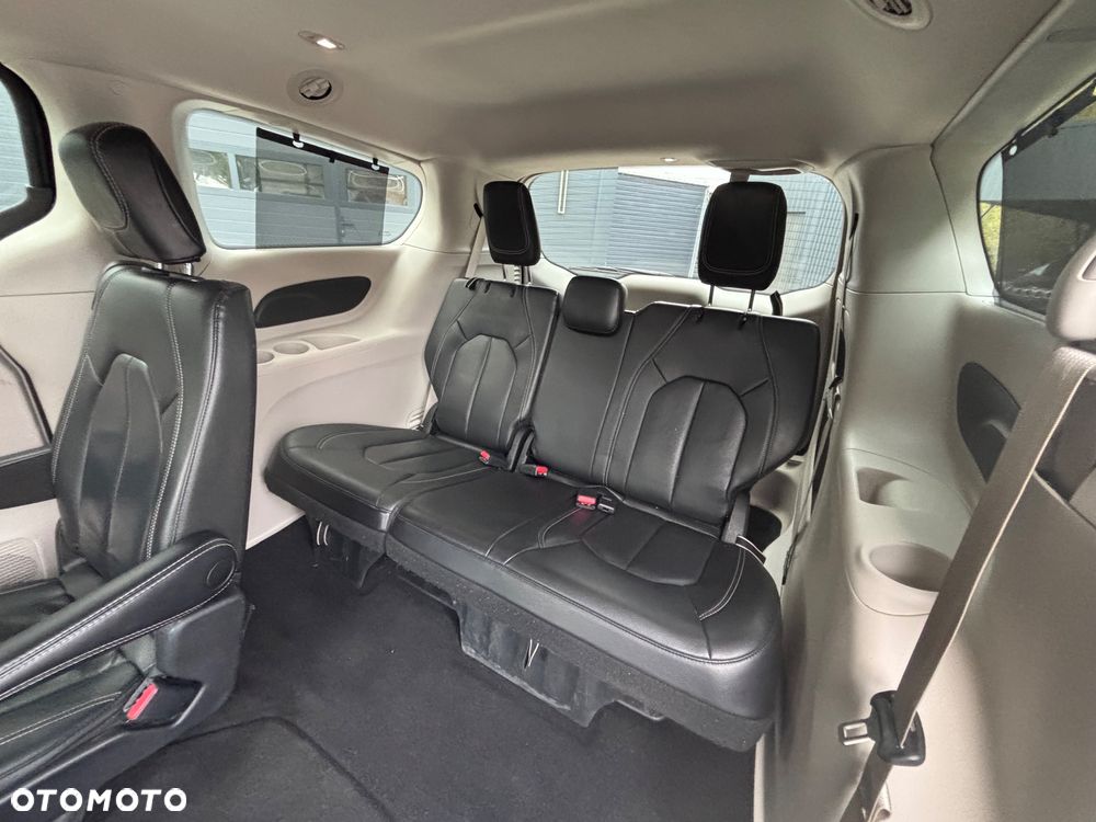 Chrysler Pacifica - 18