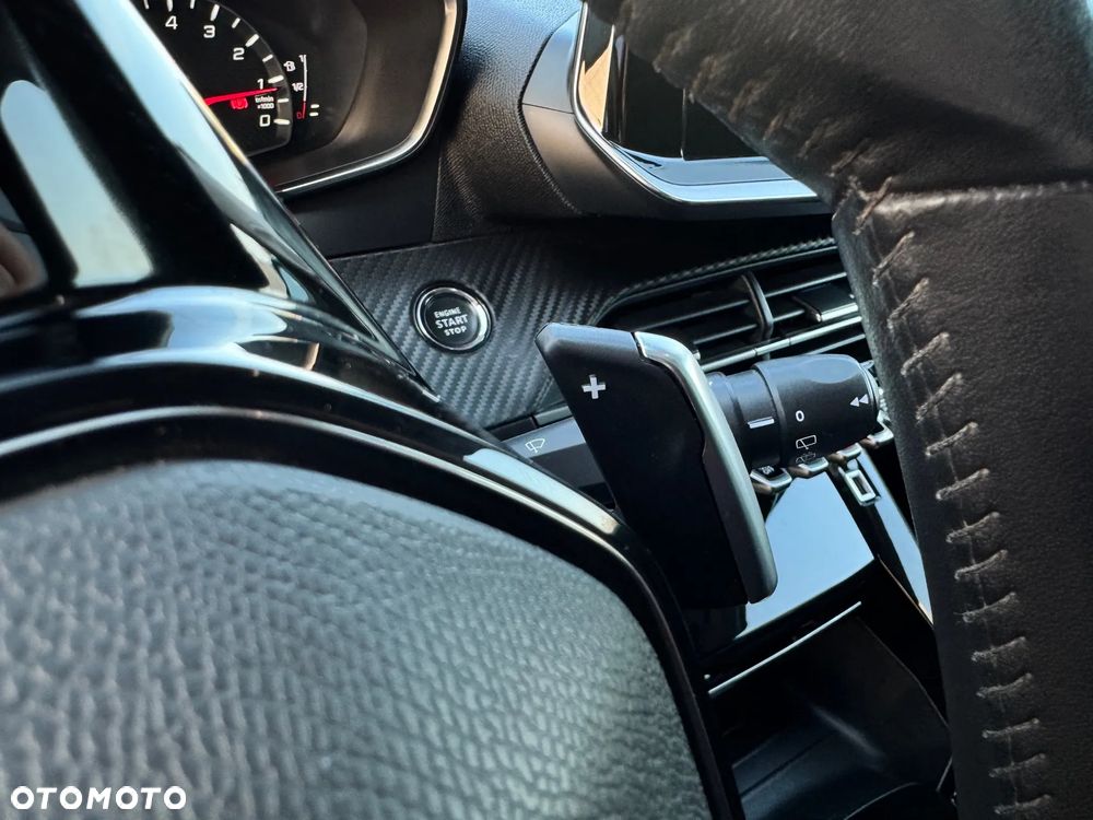 Peugeot 2008 PureTech 130 EAT8 Allure - 17
