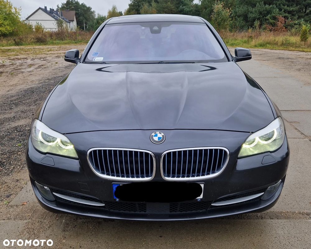 BMW Seria 5 525d xDrive - 11