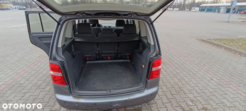 Volkswagen Touran - 29