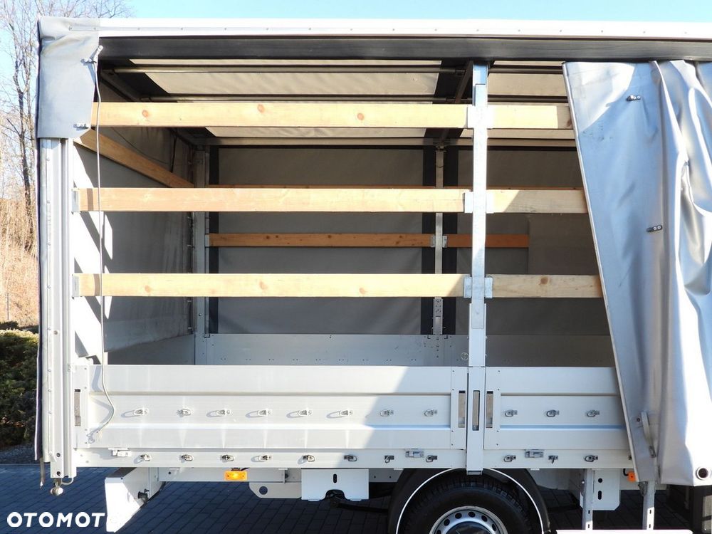 Renault MASTER PLANDEKA 8 PALET WEBASTO TEMPOMAT LEDY KLIMATYZACJA  165KM - 25