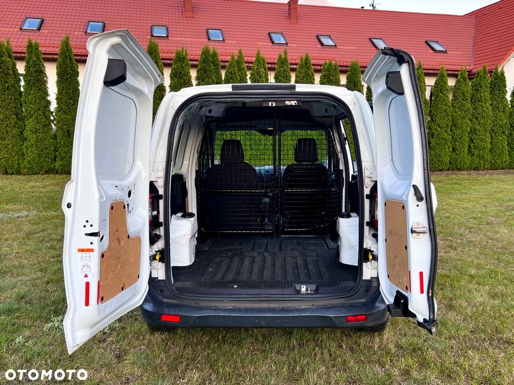 Ford Transit Courier - 10