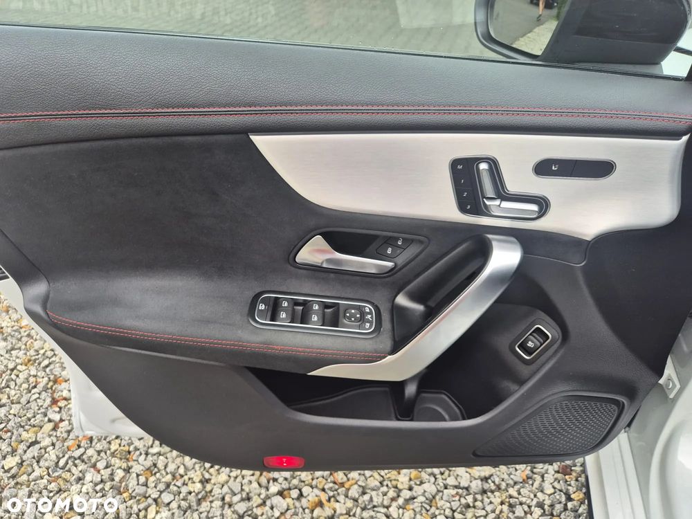 Mercedes-Benz CLA 200 d 8G-DCT - 13