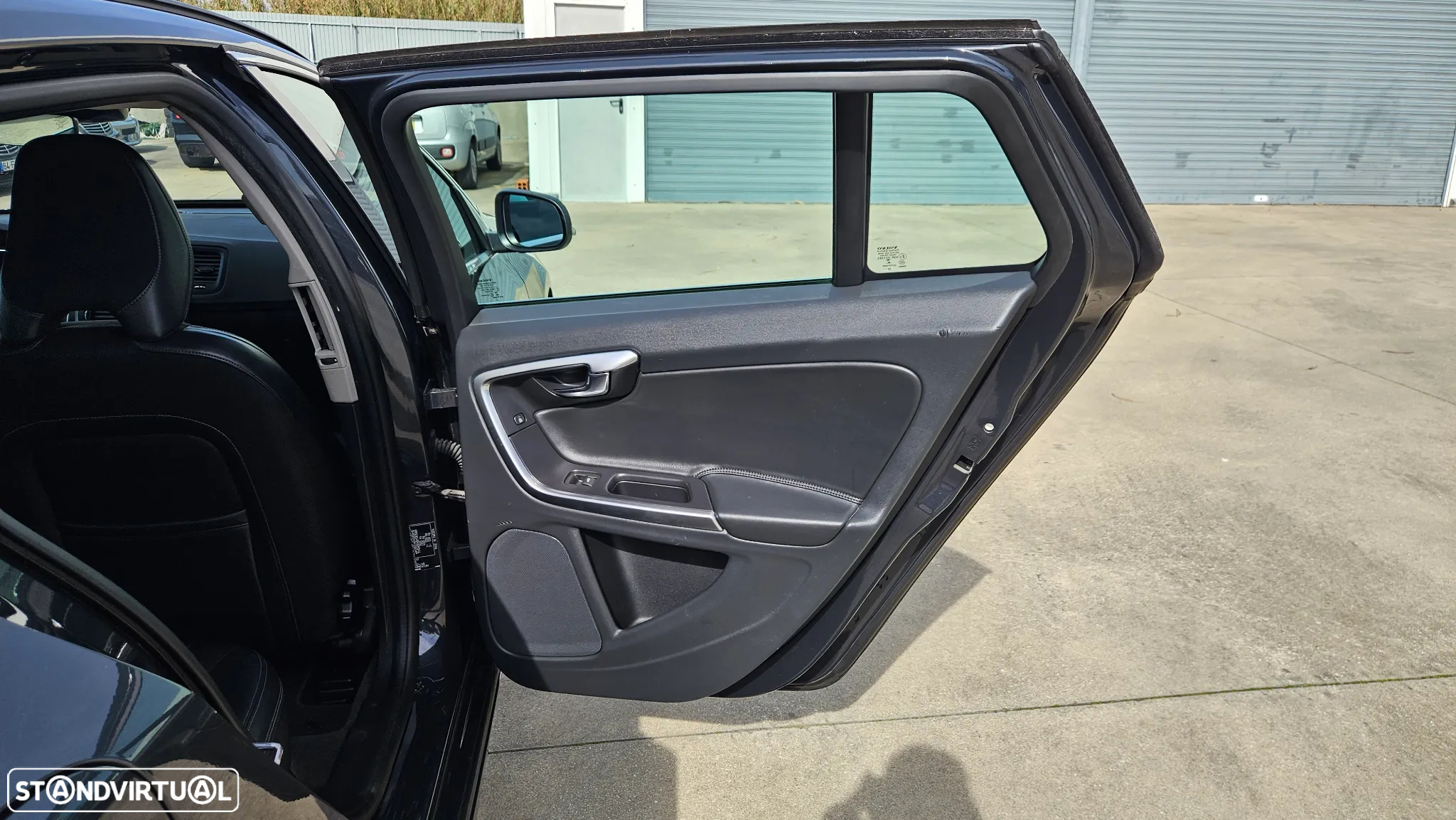 Volvo V60 2.4 D6 Momentum AWD Phev - 26