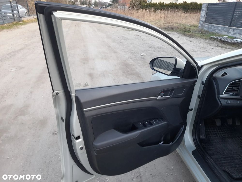 Hyundai Elantra 1.6 Classic Plus - 11