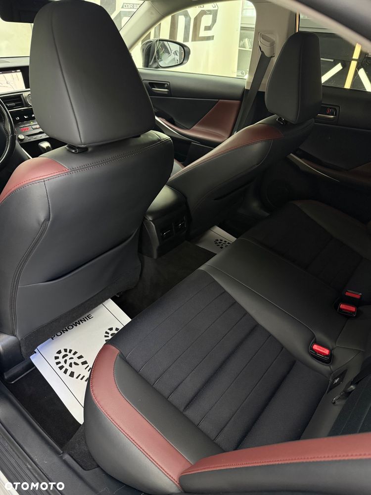 Lexus IS 300h Elegance EU6 - 13