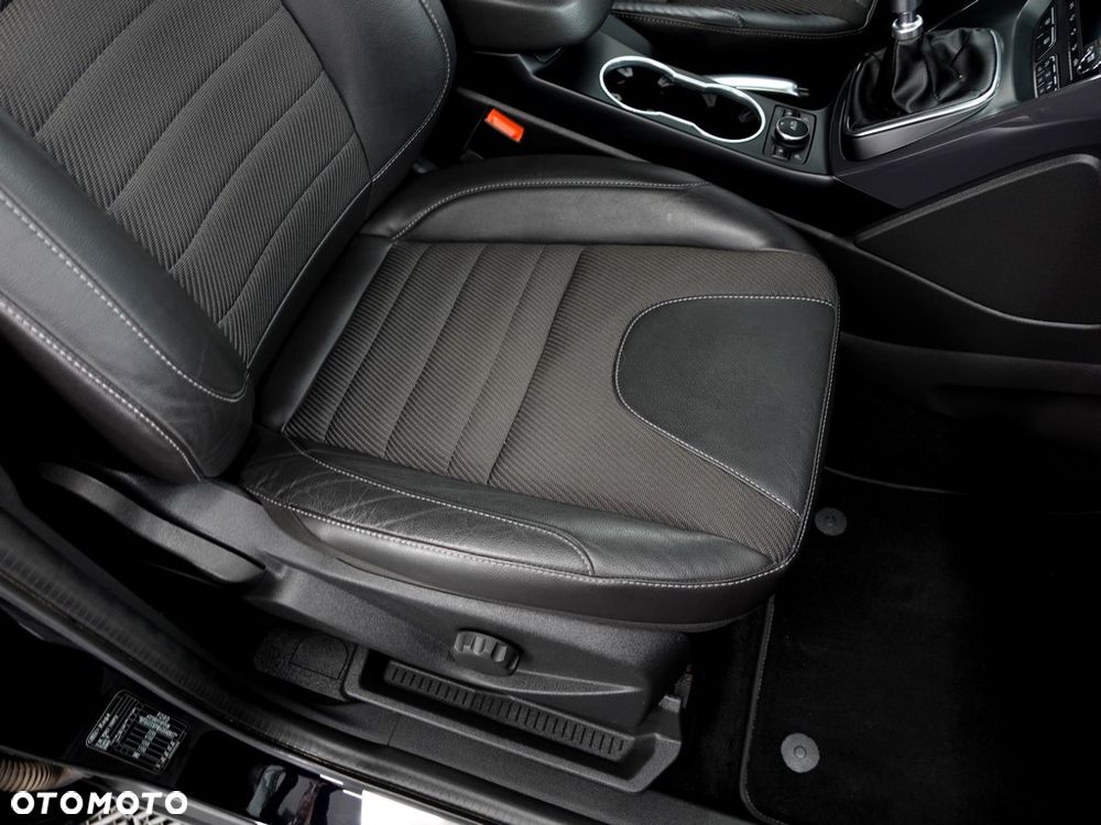 Ford Kuga 2.0 TDCi FWD Titanium - 13