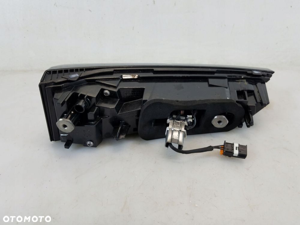 lampa tył w klapę peugeot 308 iii t10 hb - 5