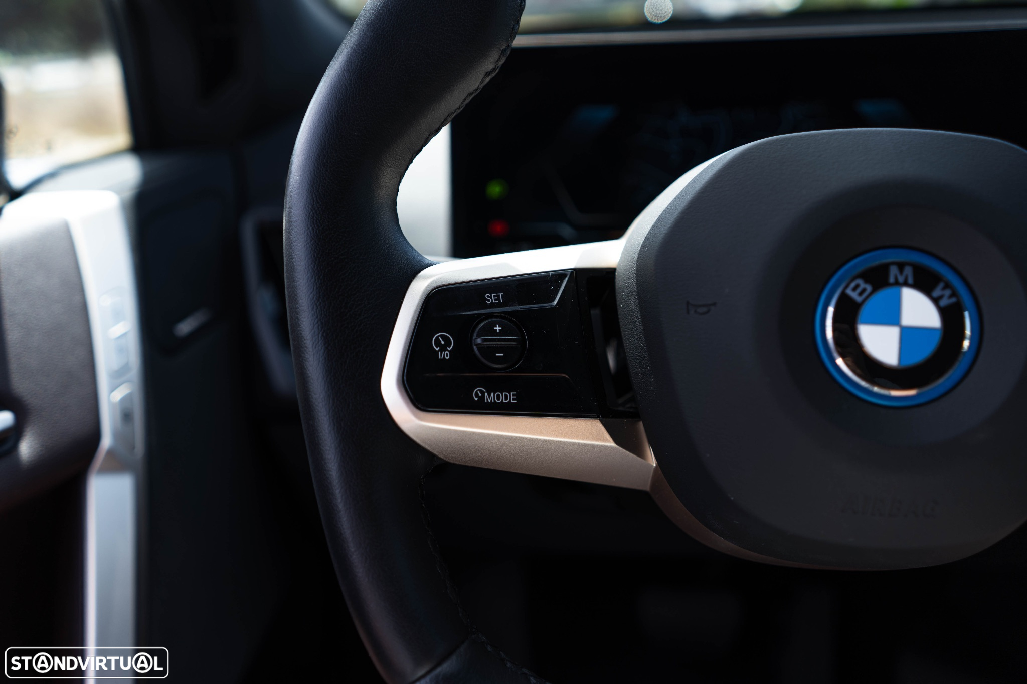 BMW iX xDrive 40 Pack Desportivo - 14