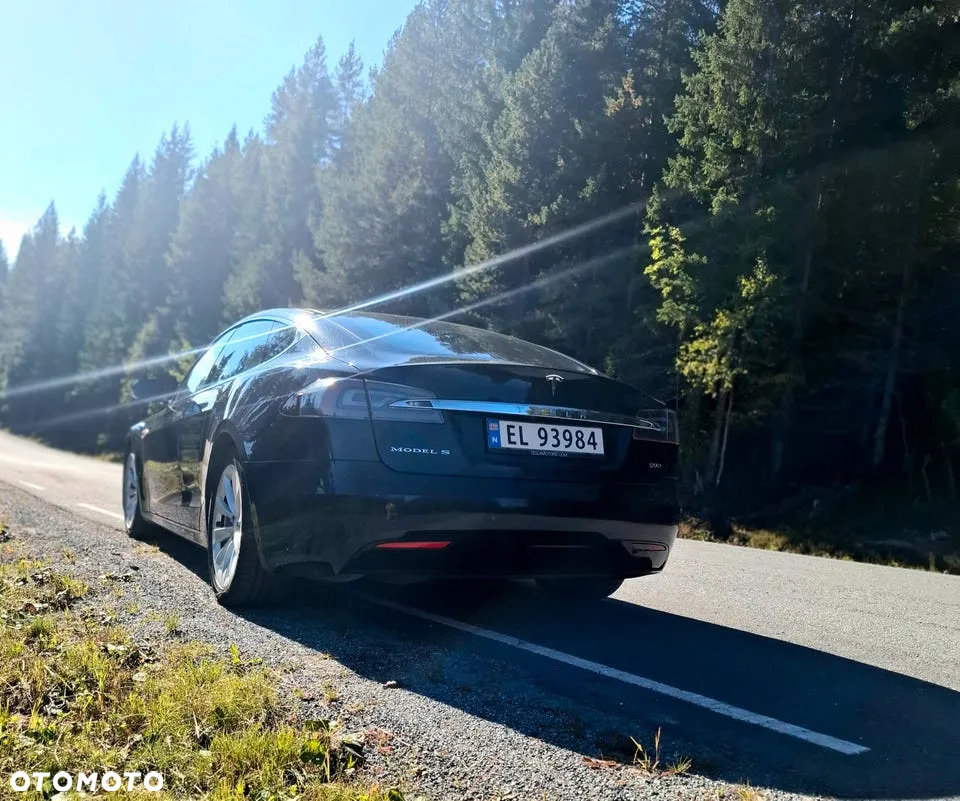 Tesla Model S - 6