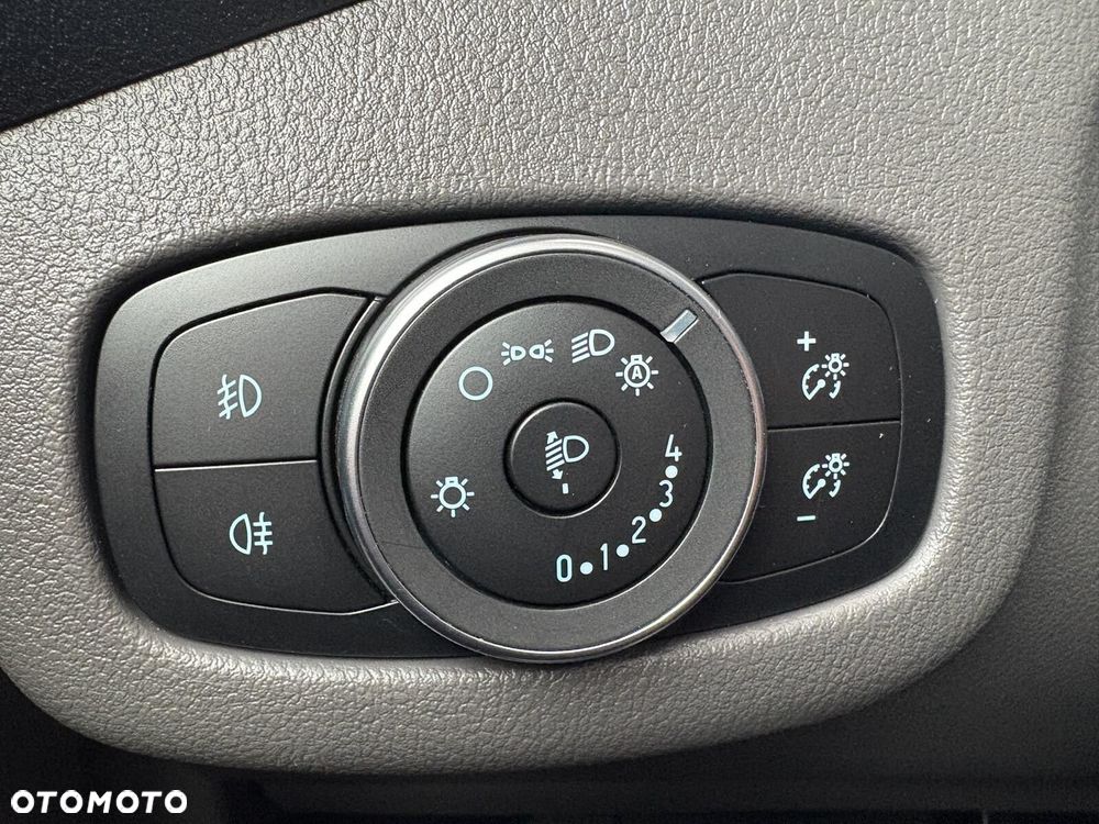 Ford Tourneo Connect Grand - 32