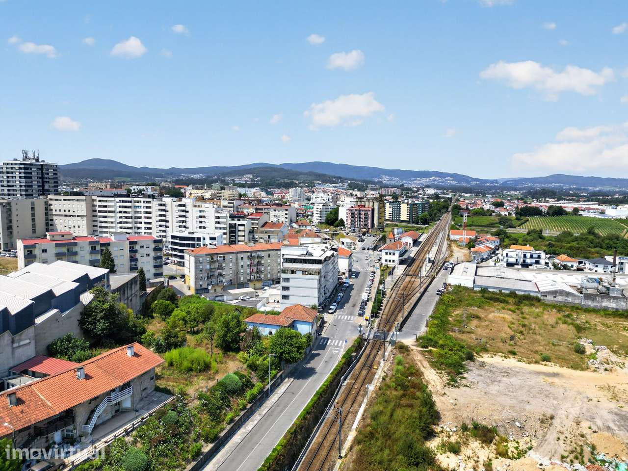 Moradia com terreno para construção em altura em Arcozelo, Barcelos - Grande imagem: 2/19