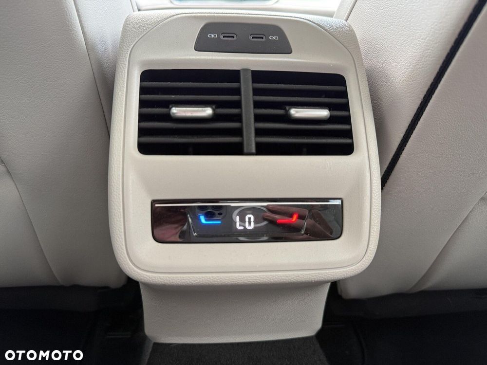 Volkswagen Passat - 16