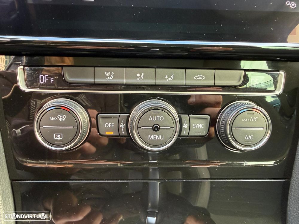 VW Golf Variant 1.6 TDi Highline DSG - 20