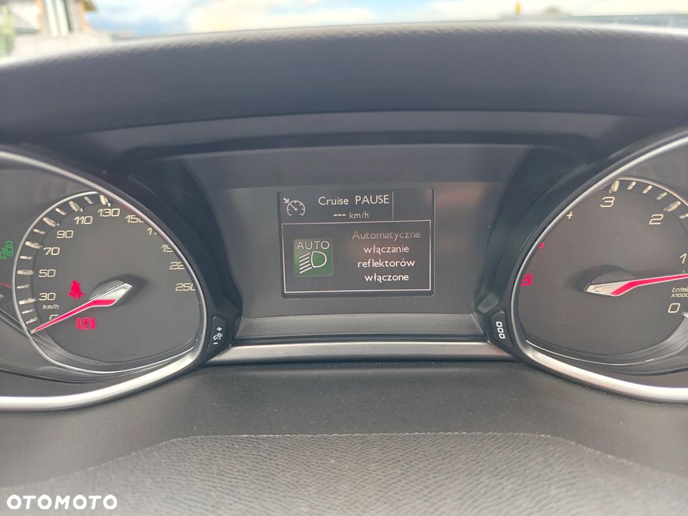 Peugeot 308 1.6 BlueHDi Allure S&S - 11