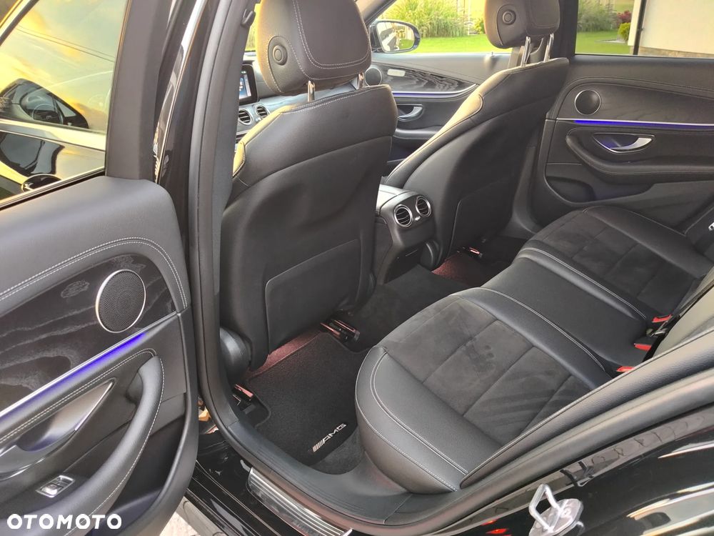 Mercedes-Benz Klasa E 220 d 4-Matic 9G-TRONIC - 26