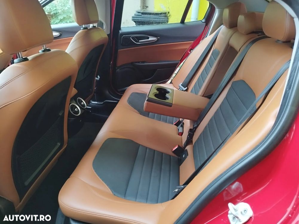 Alfa Romeo Giulia 2.0 Turbo 16V AT8 Business - 13