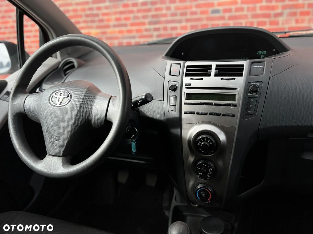 Toyota Yaris - 7