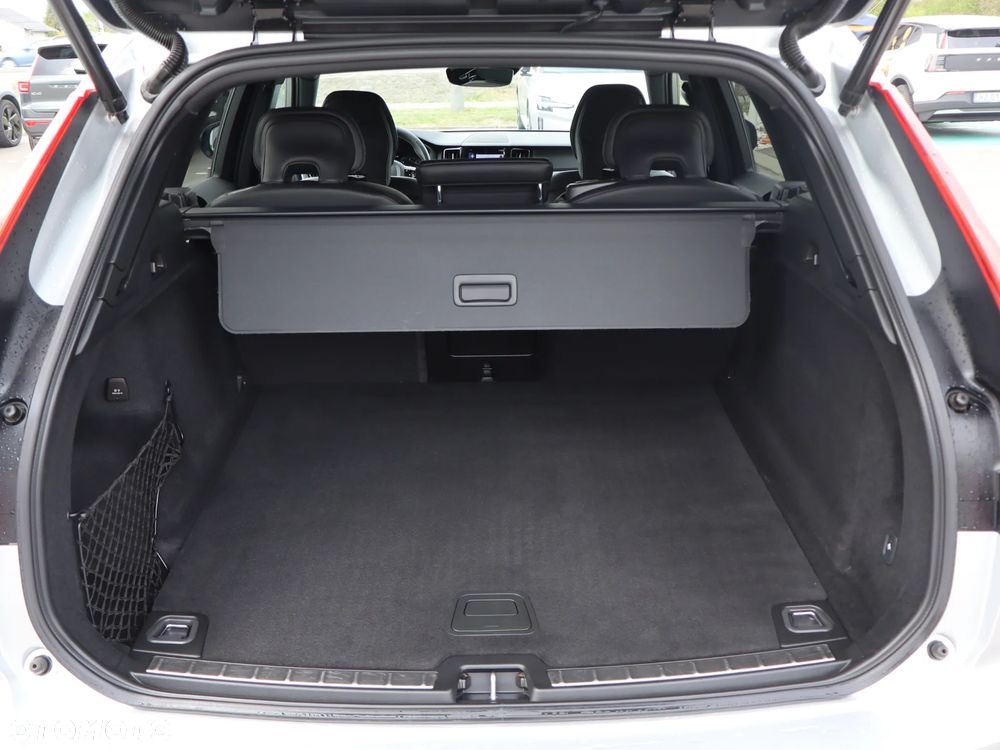 Volvo XC 60 B5 D AWD R-Design - 19