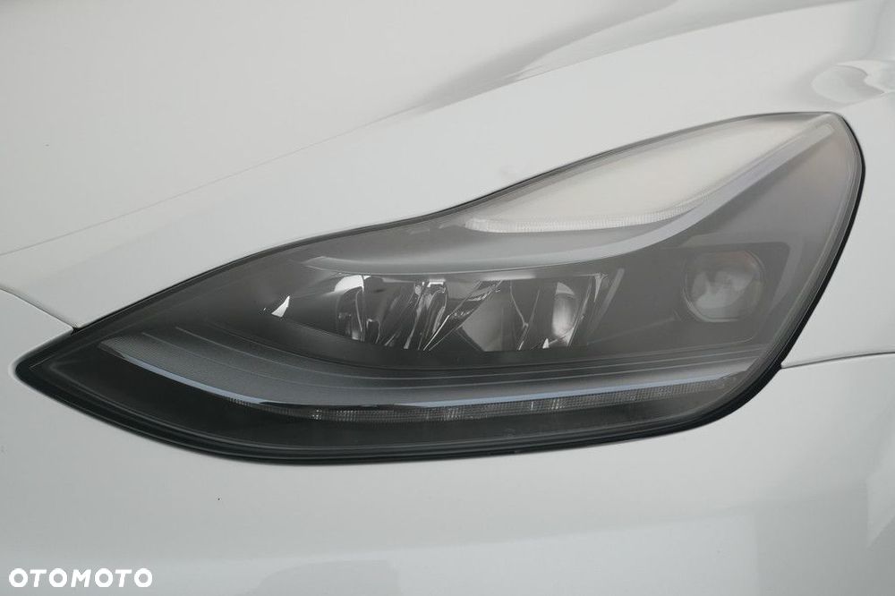 Tesla Model Y - 13