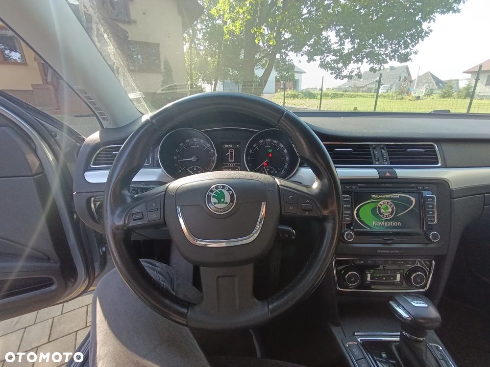 Skoda Superb 2.0 TDI Elegance DSG - 9