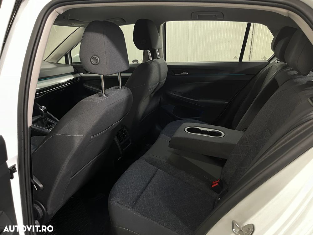 Volkswagen Golf 1.5 TSI ACT Life - 11