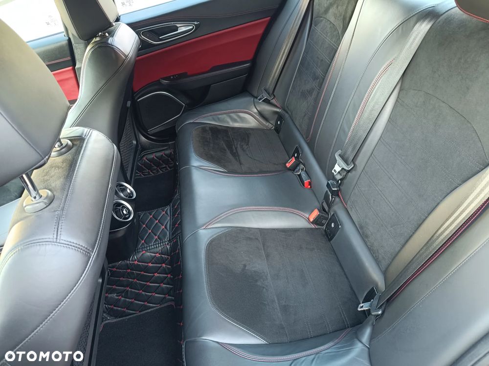 Alfa Romeo Giulia 2.9 Bi Turbo V6 Quadrifoglio - 27