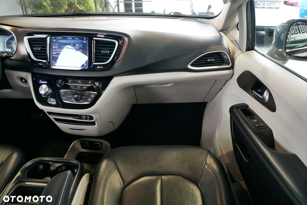 Chrysler Pacifica - 15