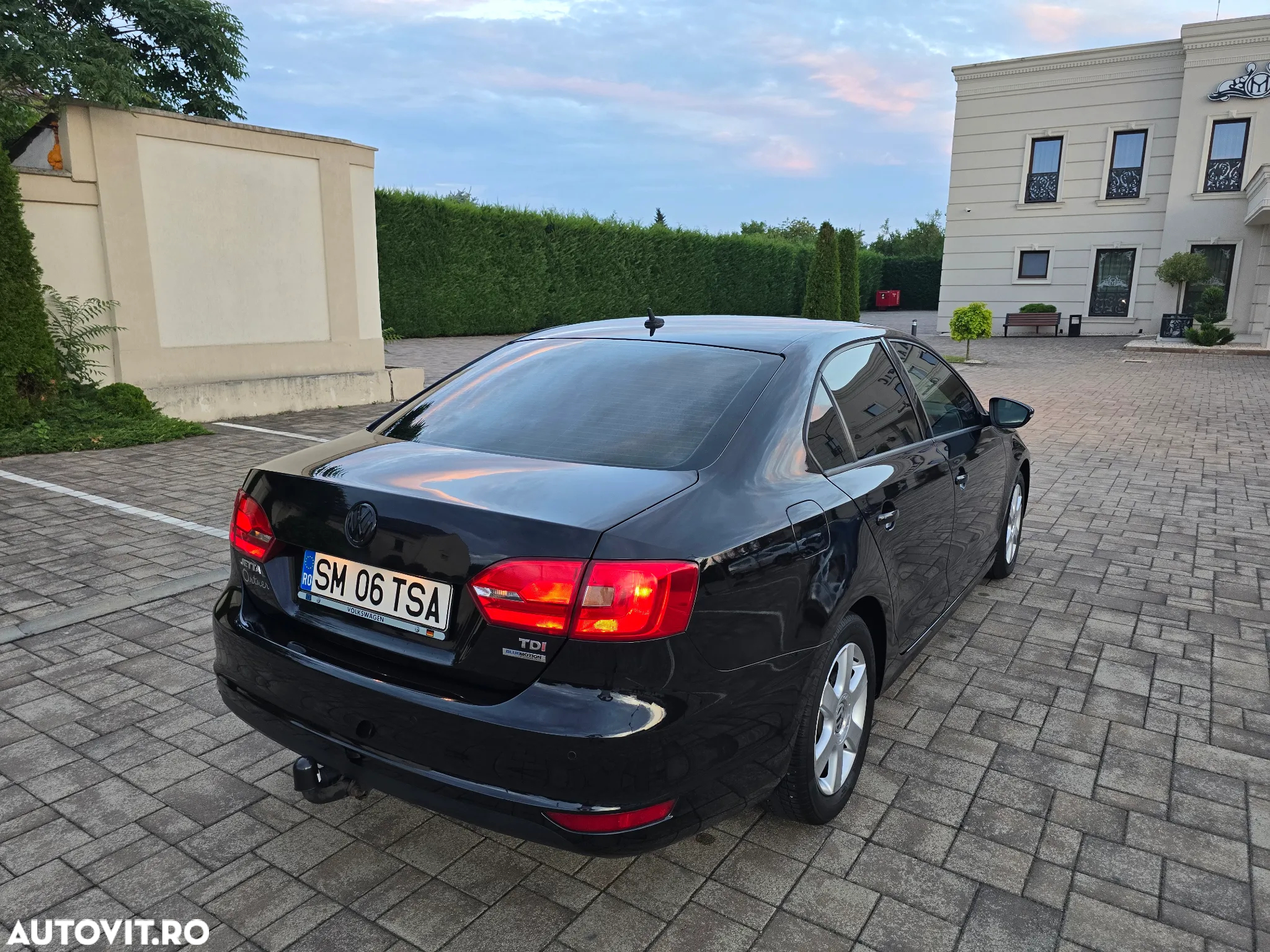 Volkswagen Jetta - 4