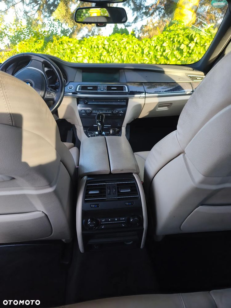 BMW Seria 7 750i - 7