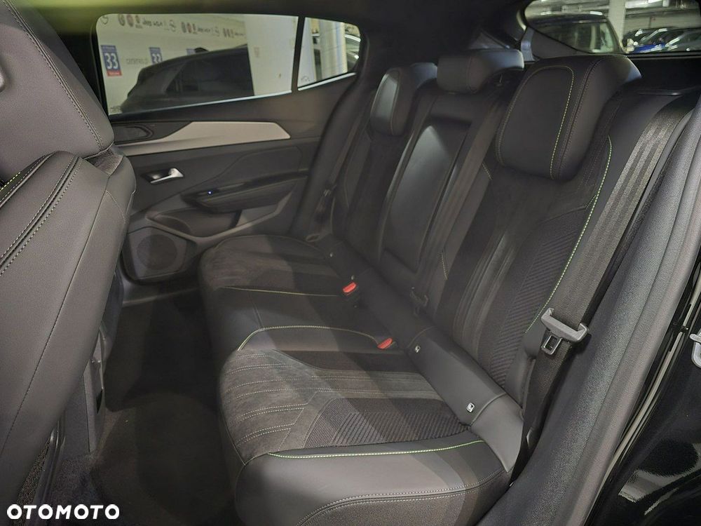 Peugeot 408 - 31