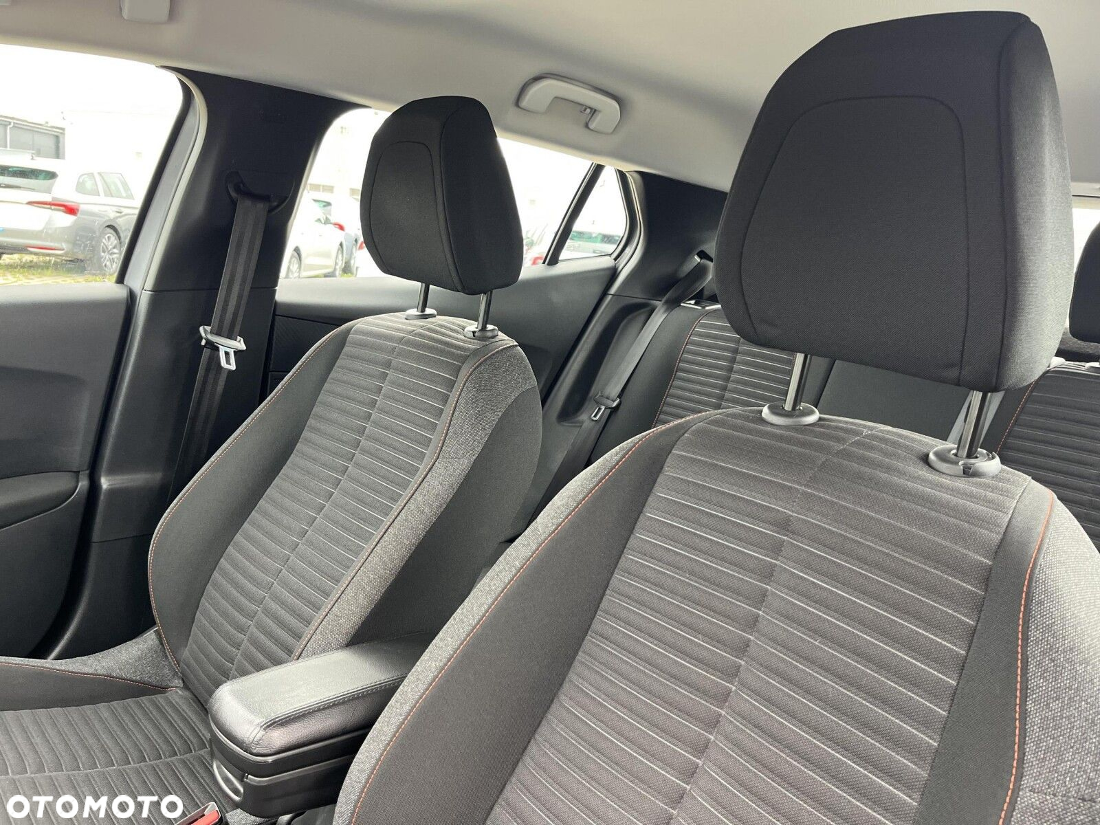 Peugeot 2008 1.2 PureTech Active S&S - 12