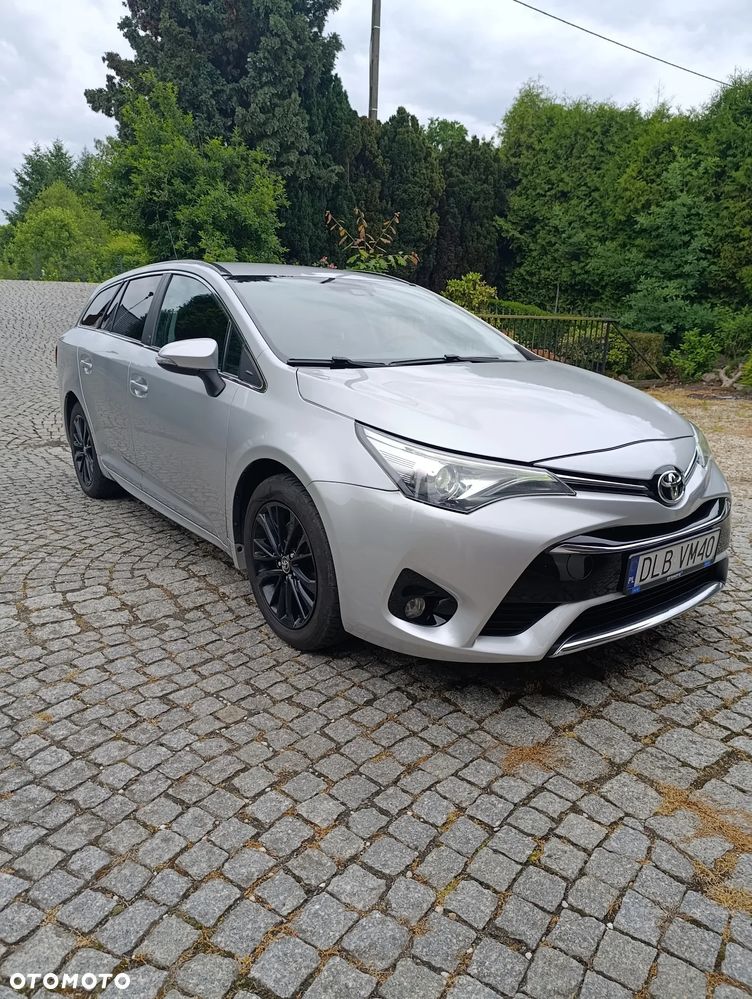 Toyota Avensis 2.0 D-4D Premium - 2