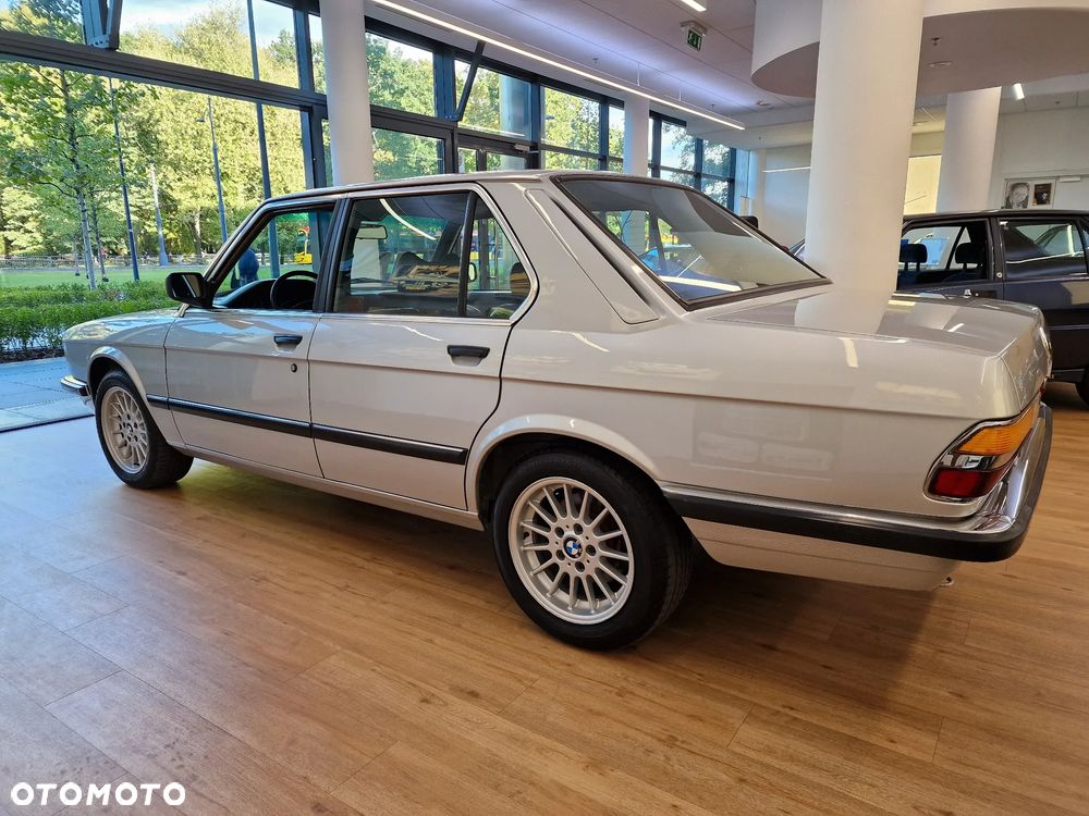 BMW Seria 5 520i - 11