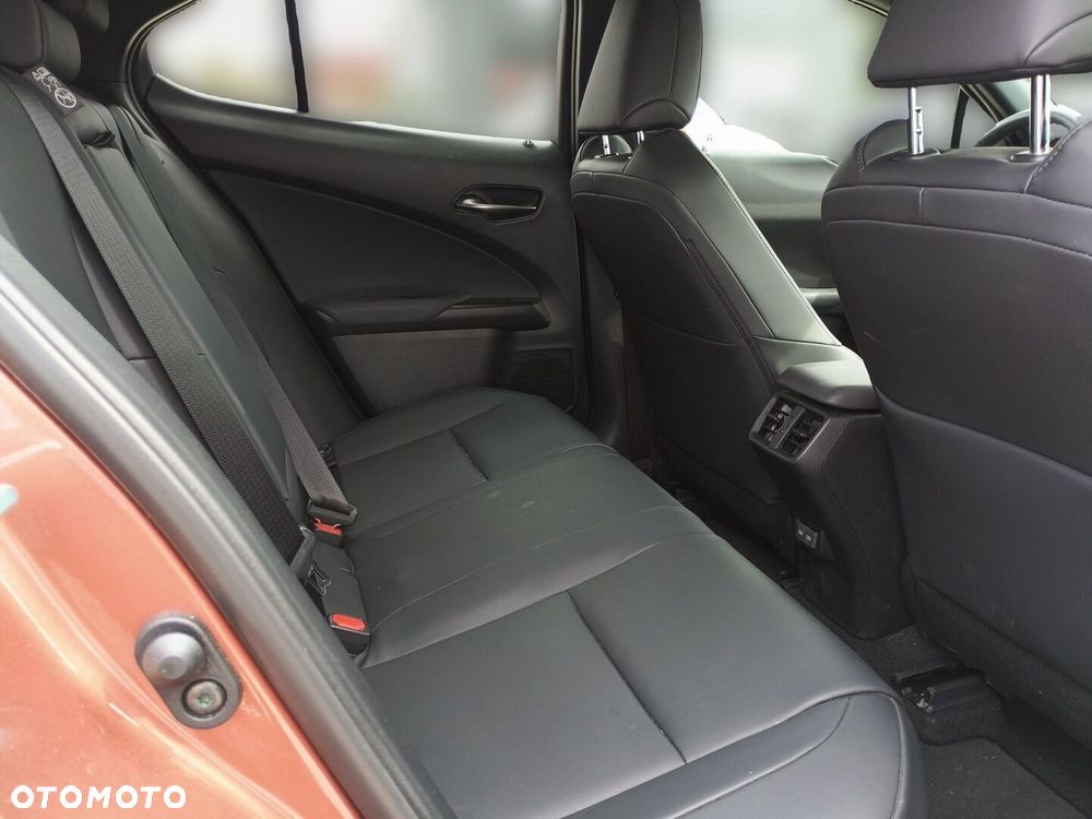 Lexus UX - 11