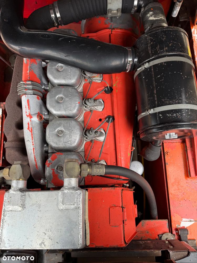 O&K V80 Wózek Widłowy Niemiecki Producent O&K. Silnik DEUTZ 90 km. Udźwig 8 ton. Gabarytowo mała maszyna z Wielkim udźwigiem. Podwójne Koła. Regulacja wideł i Karetki Hydrauliczna. Maszt TRIPLEX. niski przebieg 5790h. Maszyna Pochodzi z Norweskiej Komuny! Nie posiada luzów i wycieków Jazda Hydrostatic. Stan Perfekcyjny! DIESEL. Opony Nowe. Okazja - 14