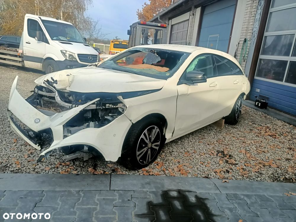 Mercedes-Benz CLA Shooting Brake 200 7G-DCT AMG Line - 1